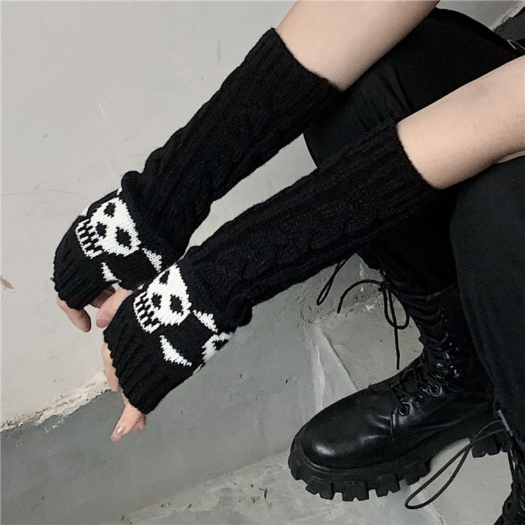 Morticia Skully Set